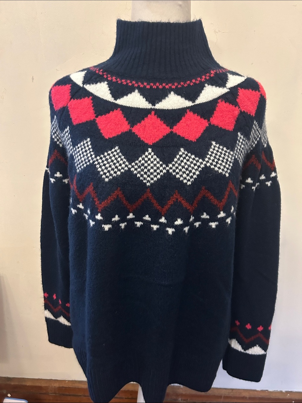 Vince Camuto Navy Fair Isle mock neck  Sweater with Pink Accents Size L EUC